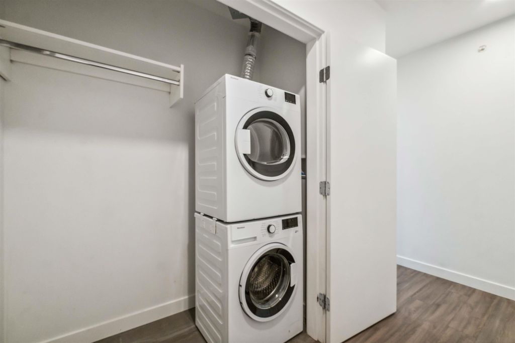 listing image 1103353975086991068