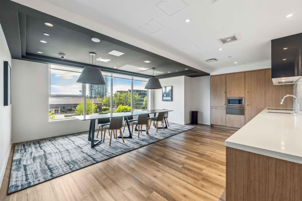 listing image 1101664282229224130