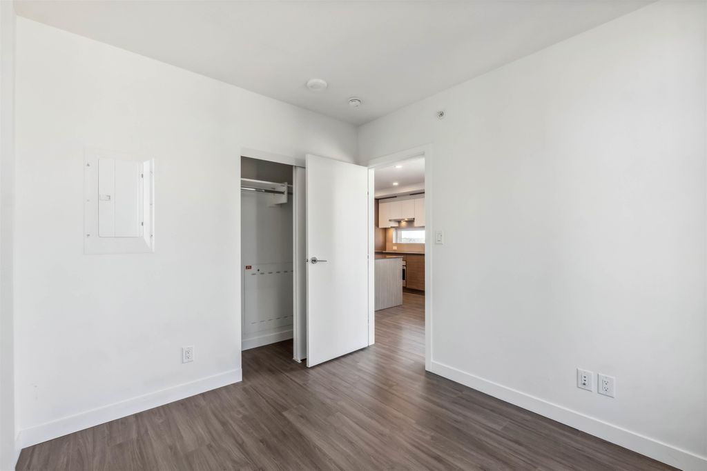 listing image 1101057328701476611