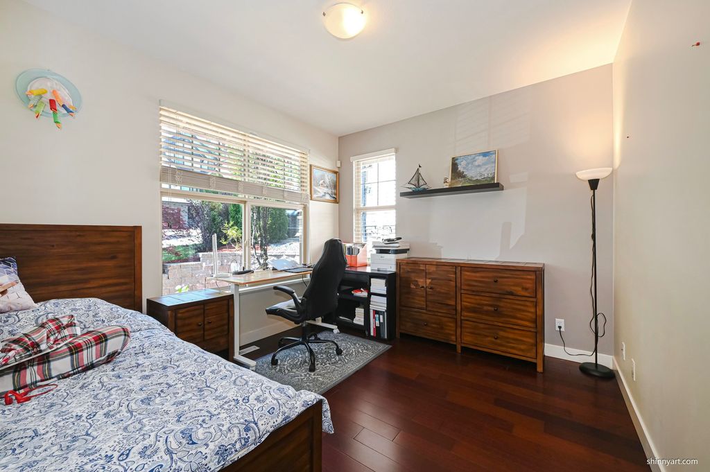 listing image 1105026273241853375