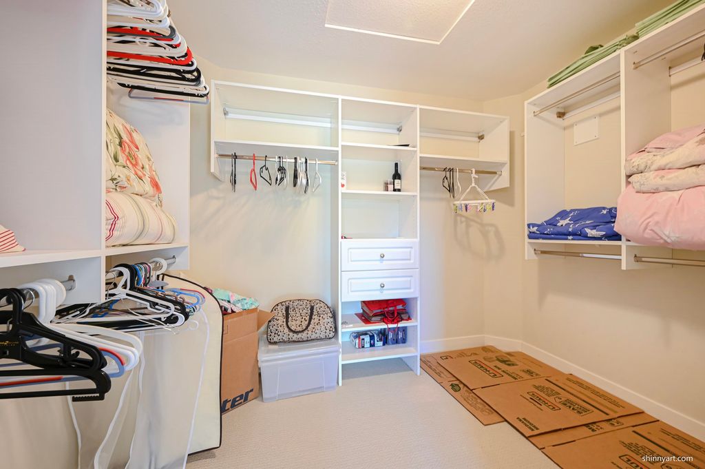 listing image 1107954432434476433