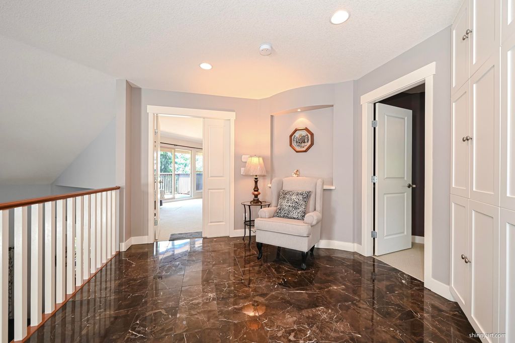 listing image 1100231324875278352