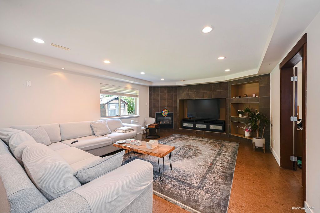 listing image 1109440881373801403