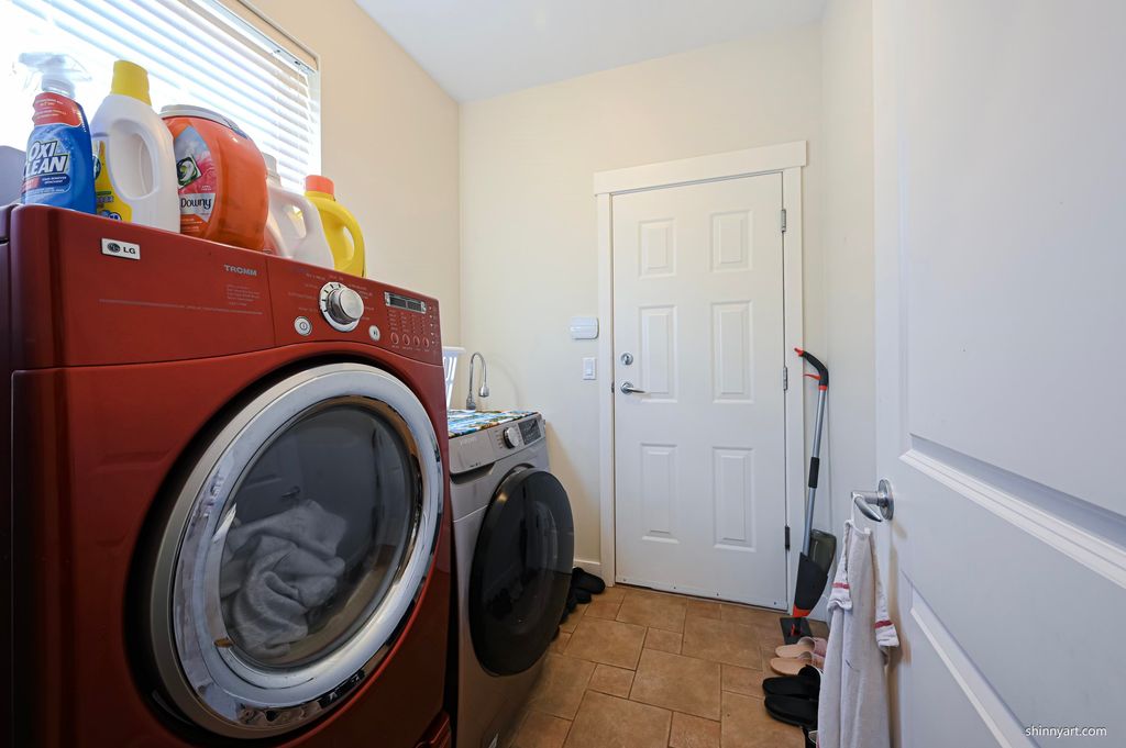 listing image 1105342924263268316