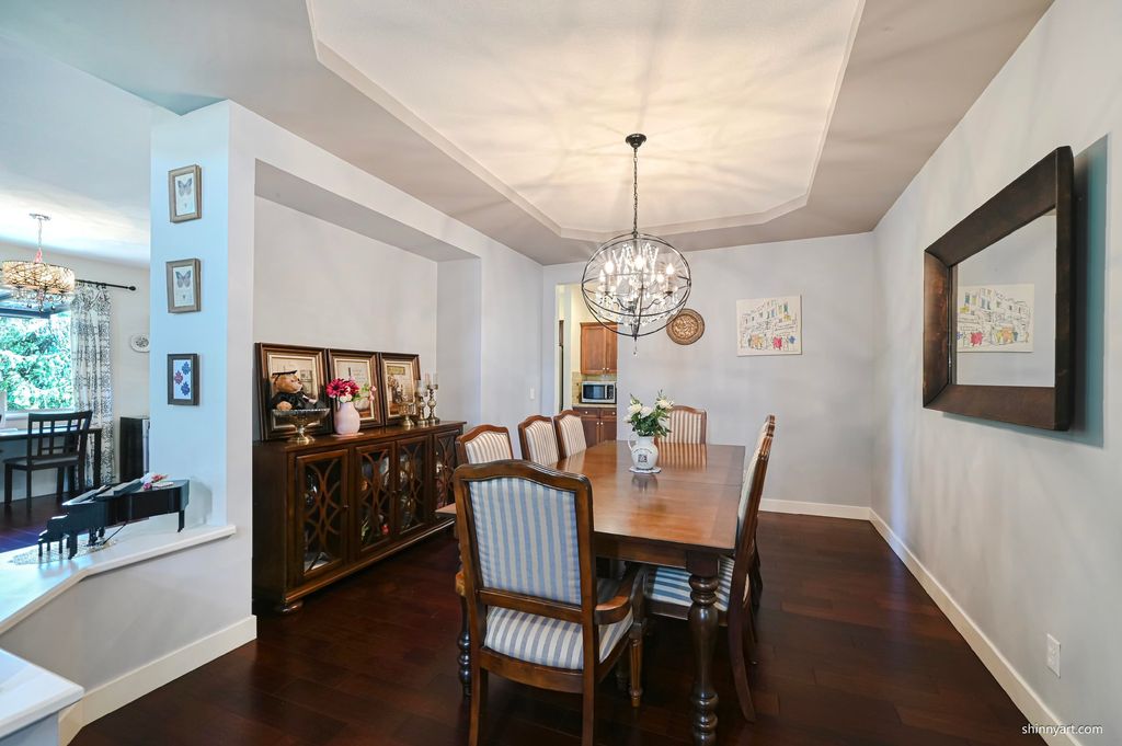 listing image 1108899693495645472