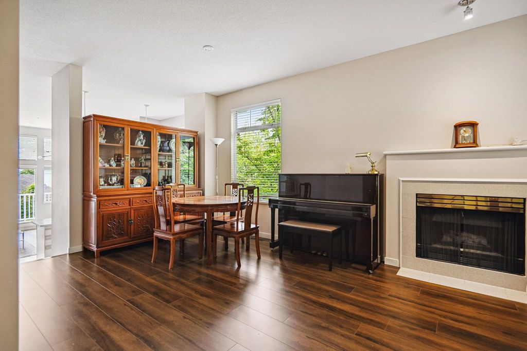 listing image 1103841287105106786