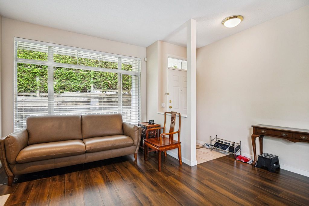 listing image 1102619239823118918