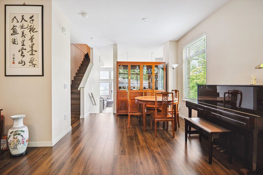 listing image 1106022108901442779