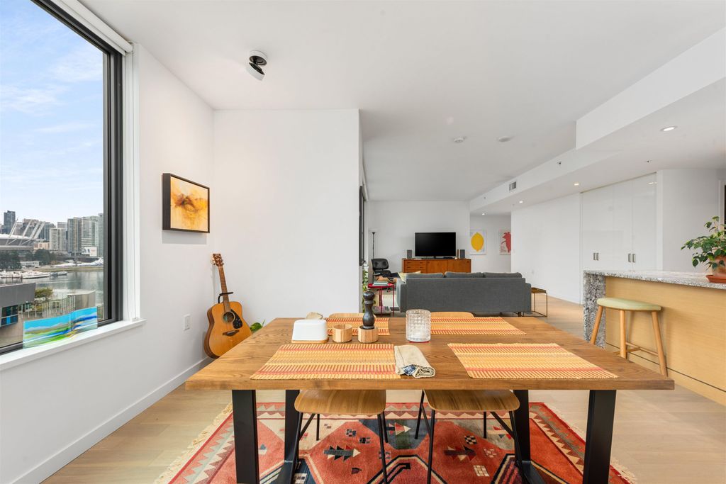 listing image 1102497220639009055