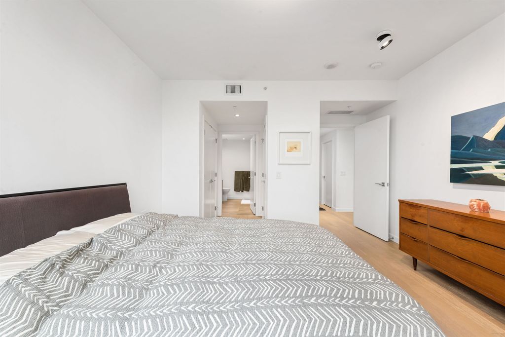 listing image 1108386721756080327