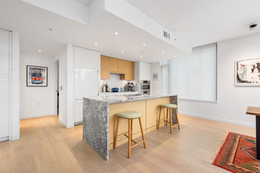 listing image 1102752893994342849