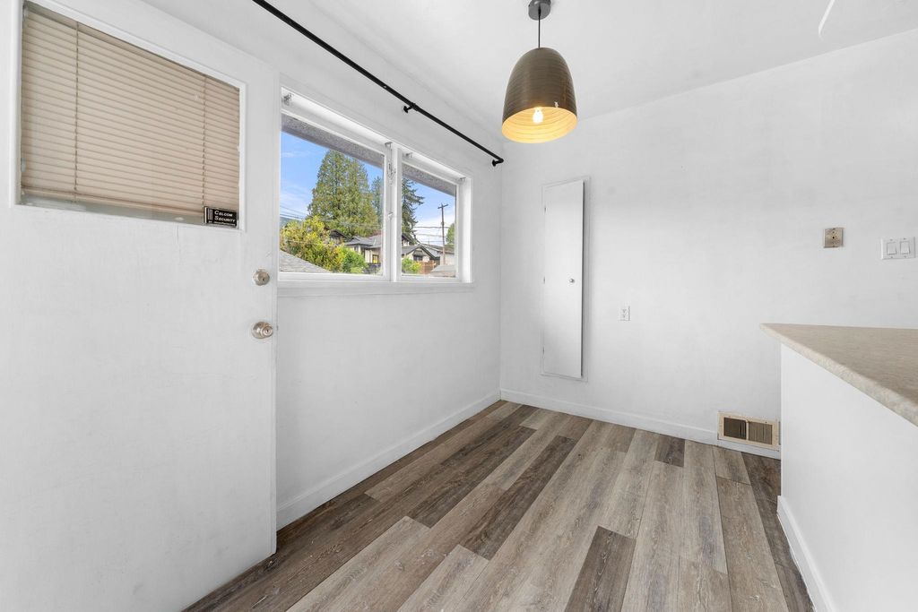 listing image 1102435197957418595