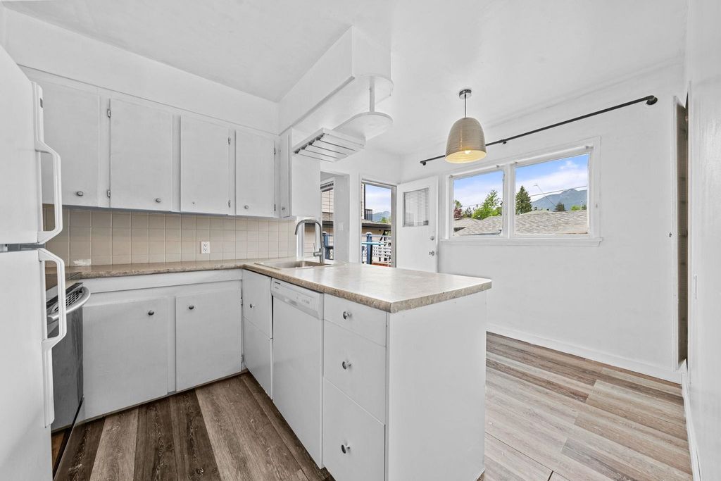 listing image 1106090229688778397