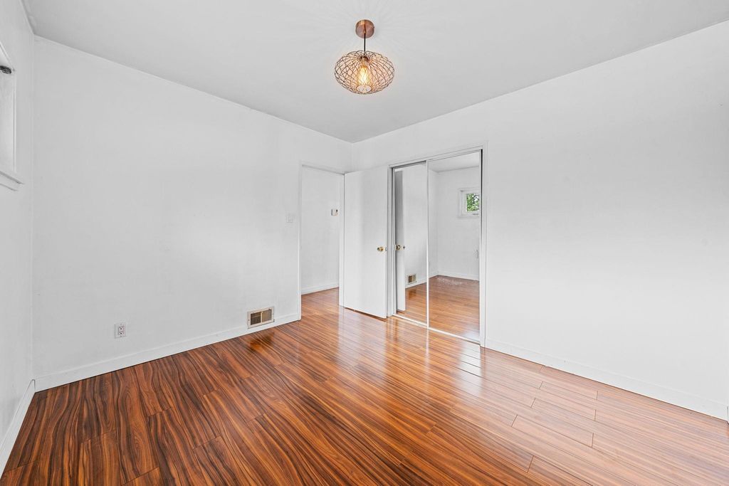 listing image 1103665084846345982