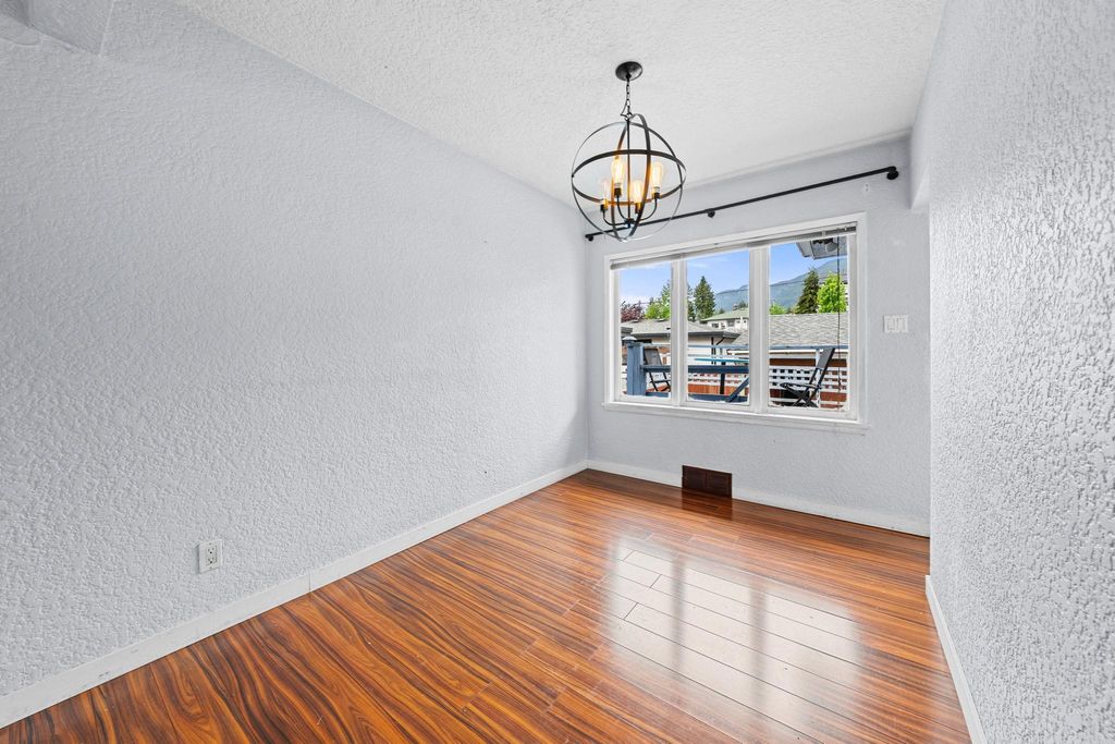 listing image 1106942390300446659