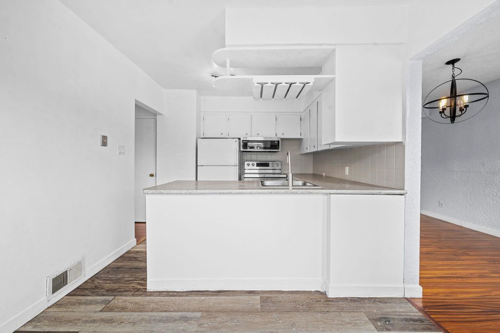 listing image 1103346723886618378