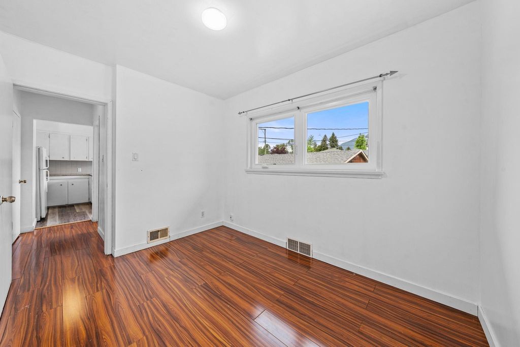 listing image 1102915828791507774