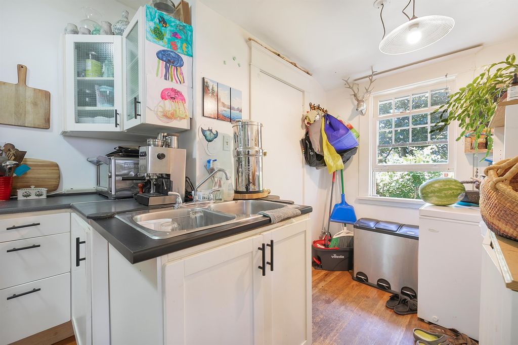 listing image 1107418941866544769