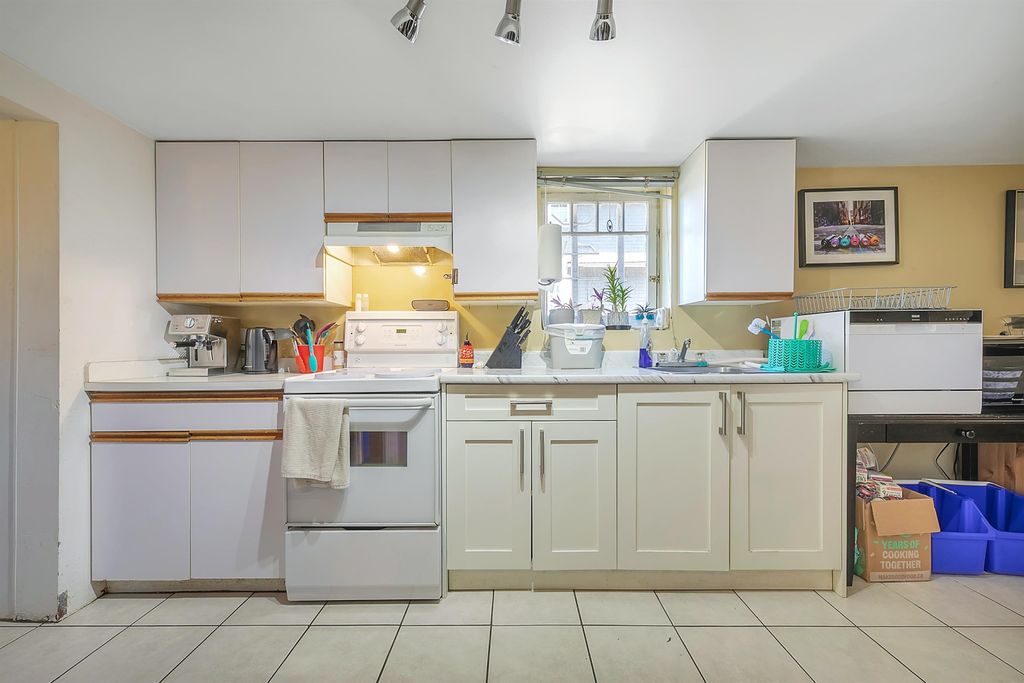 listing image 1106658681208488647