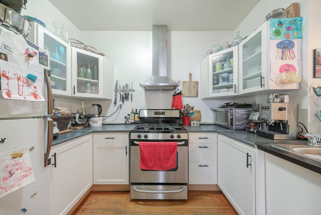 listing image 1102965158877861506