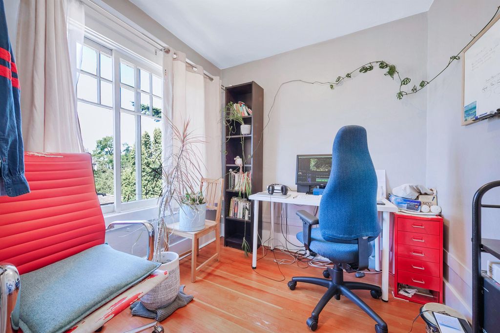 listing image 1104291639615292994
