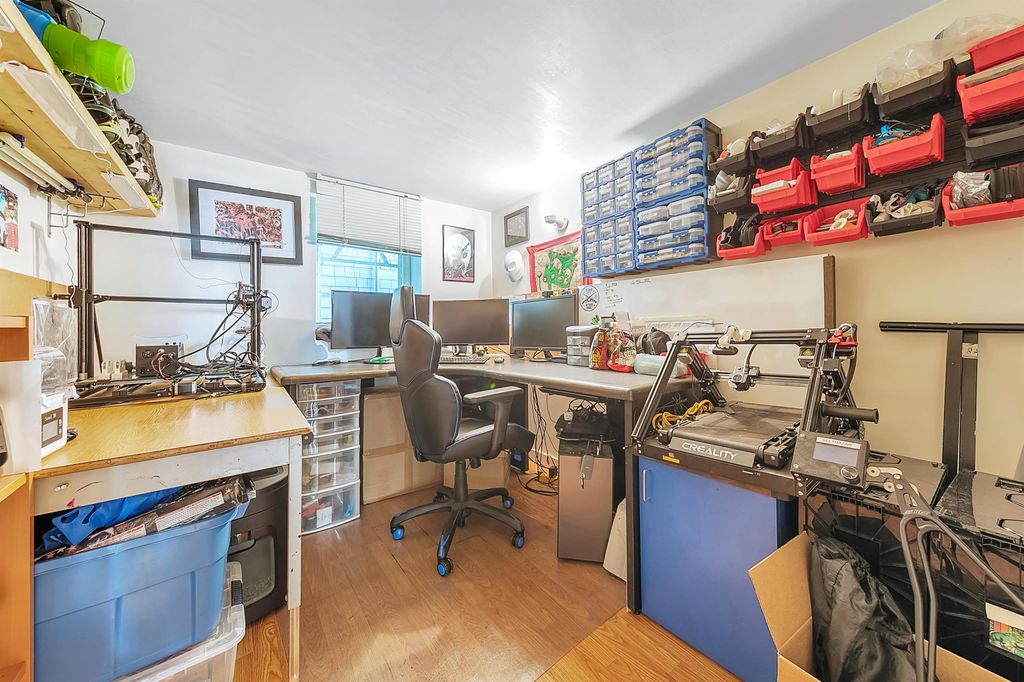 listing image 1104259779205460996