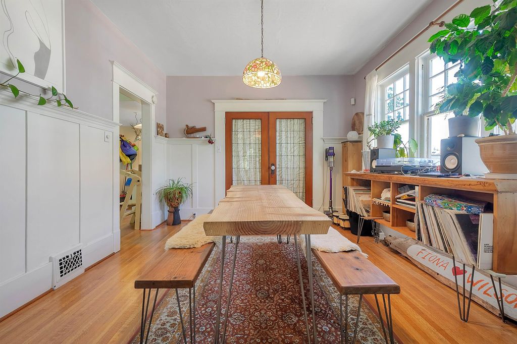 listing image 1108041069802631037