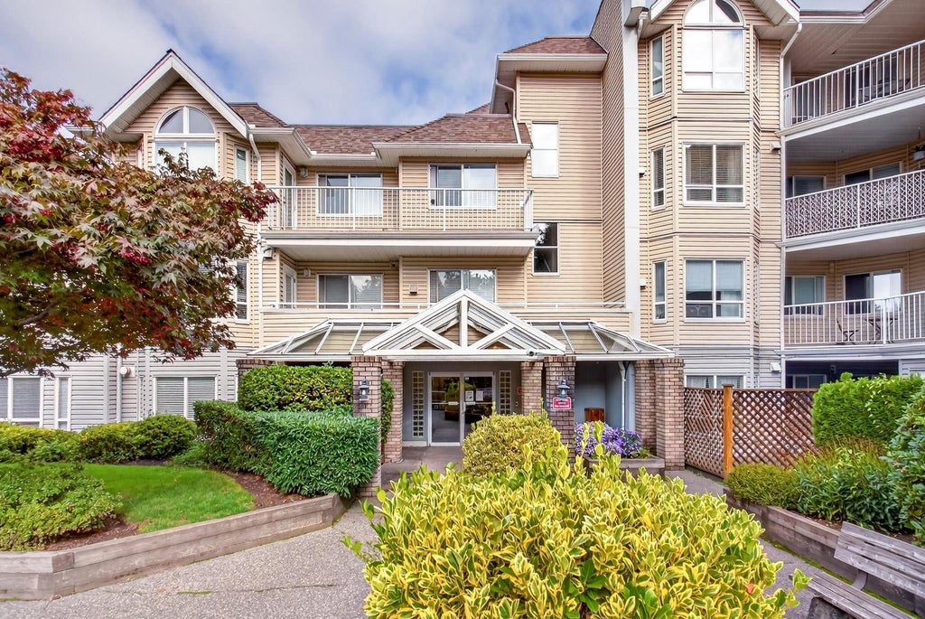Photo of 13475 96th Avenue #307, Surrey, BC V3V 1Y8 (MLS # R3173228)