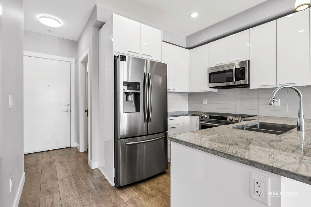 Photo of 20696 Eastleigh Crescent #210, Langley, BC V3A 0M3 (MLS # R3144228)