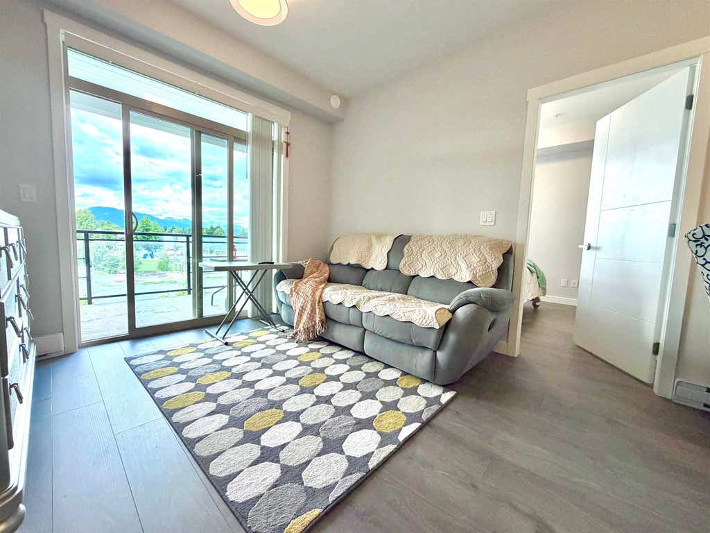 Photo of 45562 Airport Road #403, Chilliwack, BC V2P 0J8 (MLS # R3133601)