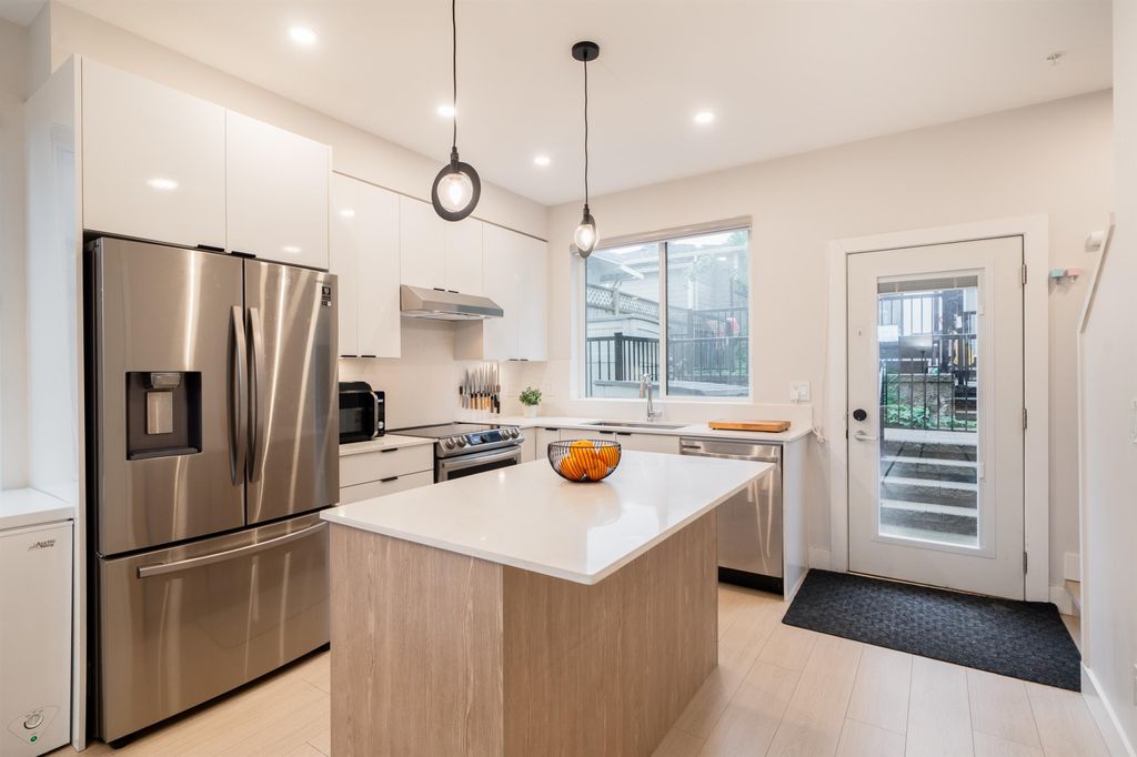 listing image 1101665816562800221