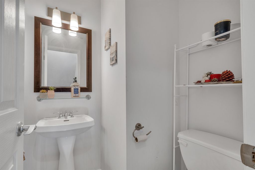 listing image 1109759924696713778