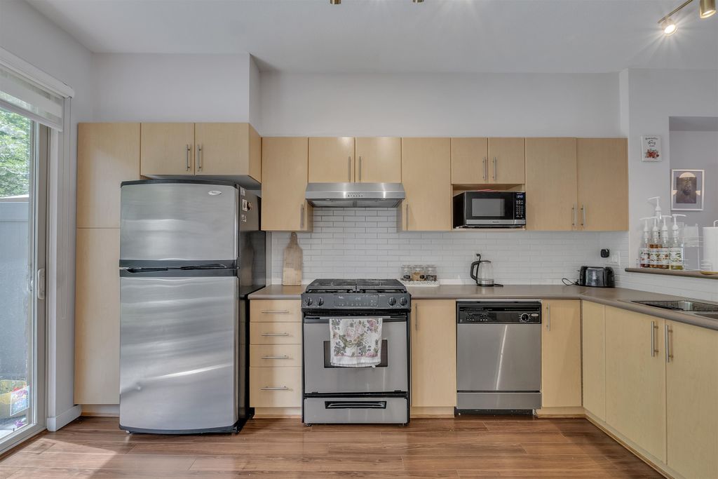 listing image 1106755723138398977