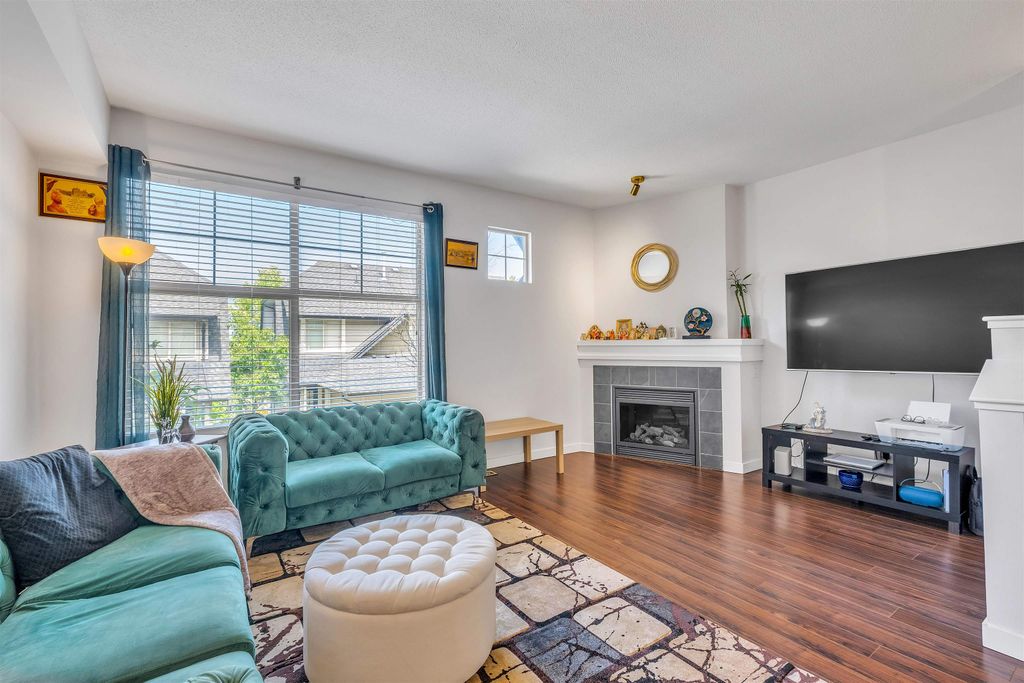 listing image 1109618362406833353