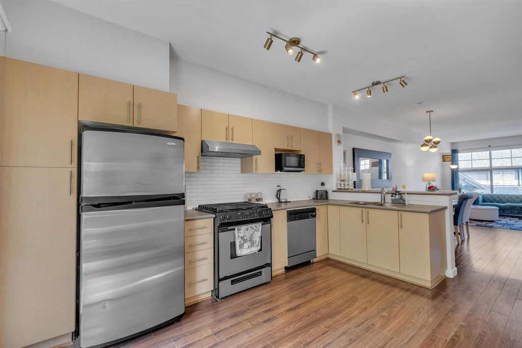 listing image 1100621534065414510
