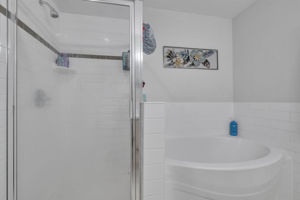 listing image 1103653312971237171