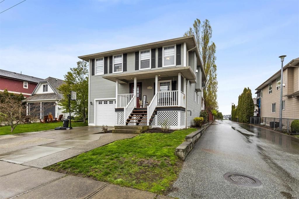 Photo of 34795 1 Avenue, Abbotsford, BC V2S 8C2 (MLS # R3110204)