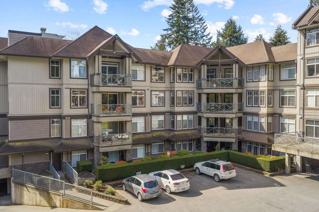 Photo of 33318 E Bourquin Crescent #315, Abbotsford, BC V2S 0A6 (MLS # R3139269)