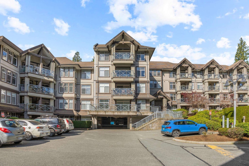 Photo of 33318 E Bourquin Crescent #315, Abbotsford, BC V2S 0A6 (MLS # R3139269)