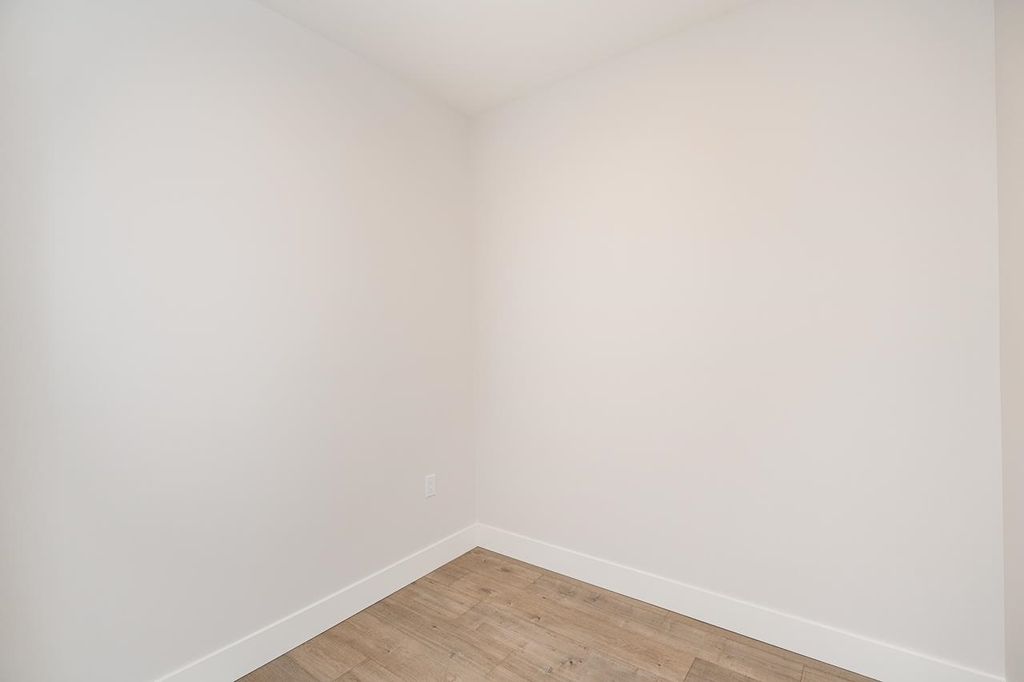 listing image 1101402548737616764