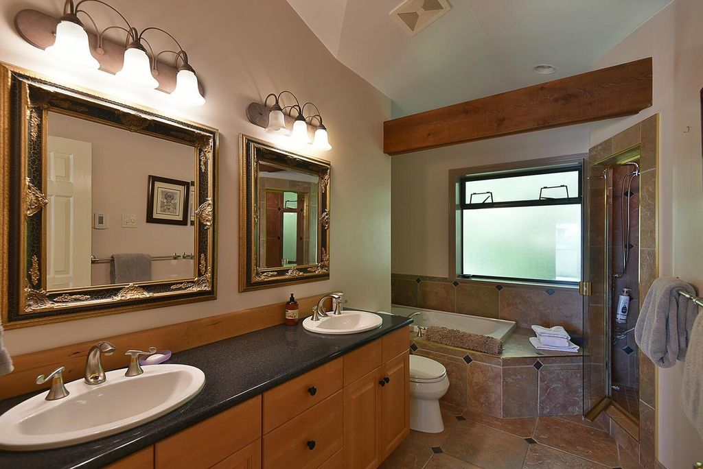 listing image 1105401976694731729