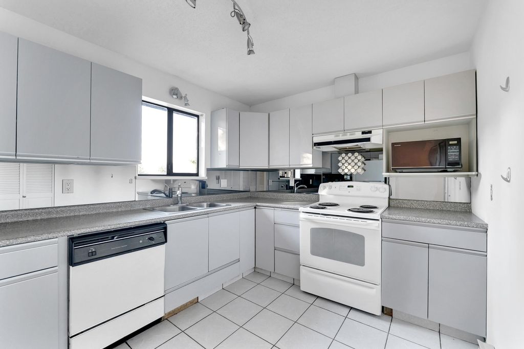 listing image 1100471772346843074