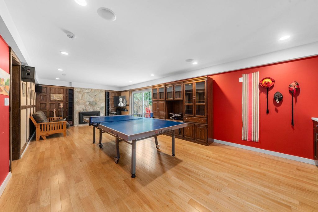 listing image 1105604286462735041
