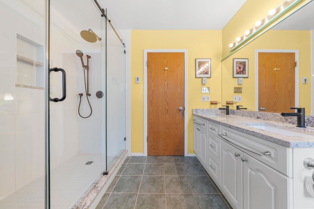 listing image 1105018980811890521