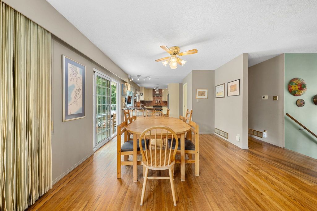 listing image 1103527362232878873