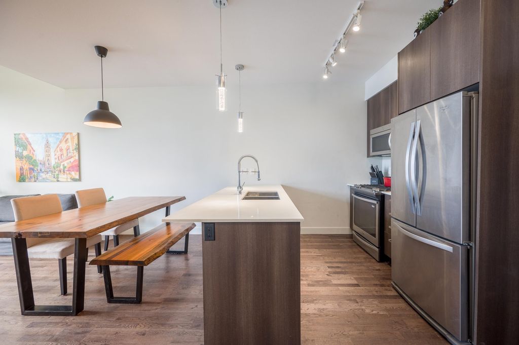 listing image 1103149750588592879