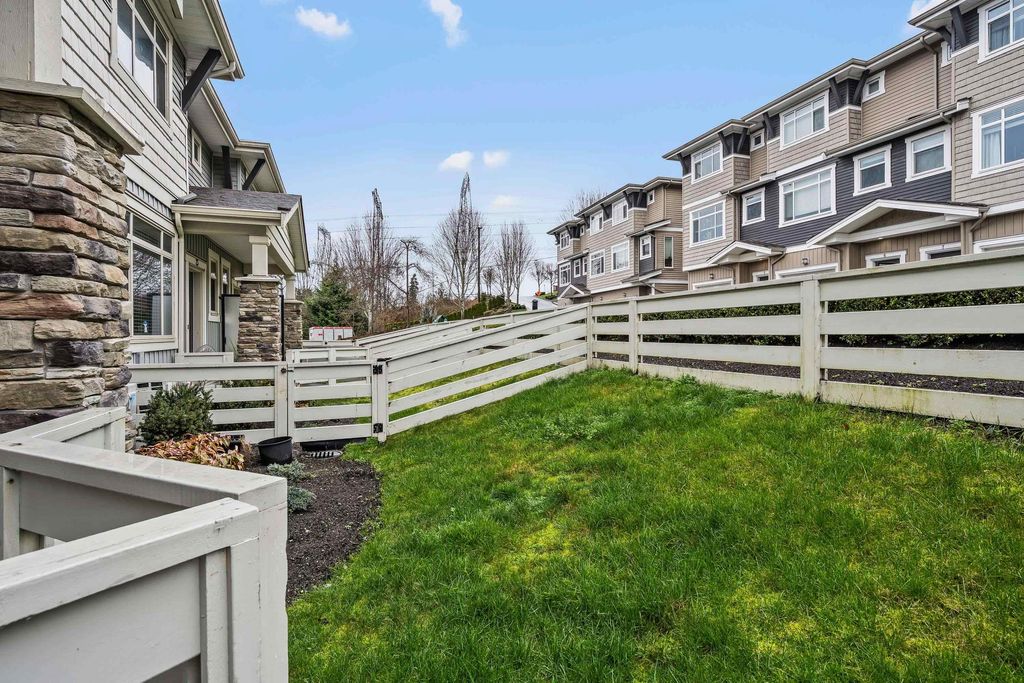 Photo of 34230 Elmwood Drive #24, Abbotsford, BC V2S 0J1 (MLS # R3114838)