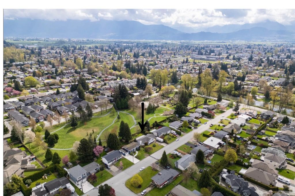 Photo of 10070 Bonavista Street, Chilliwack, BC V2P 5B9 (MLS # R3112296)