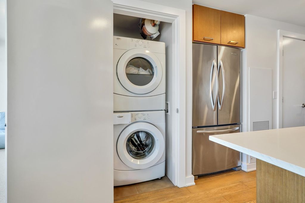 listing image 1105254377886778932