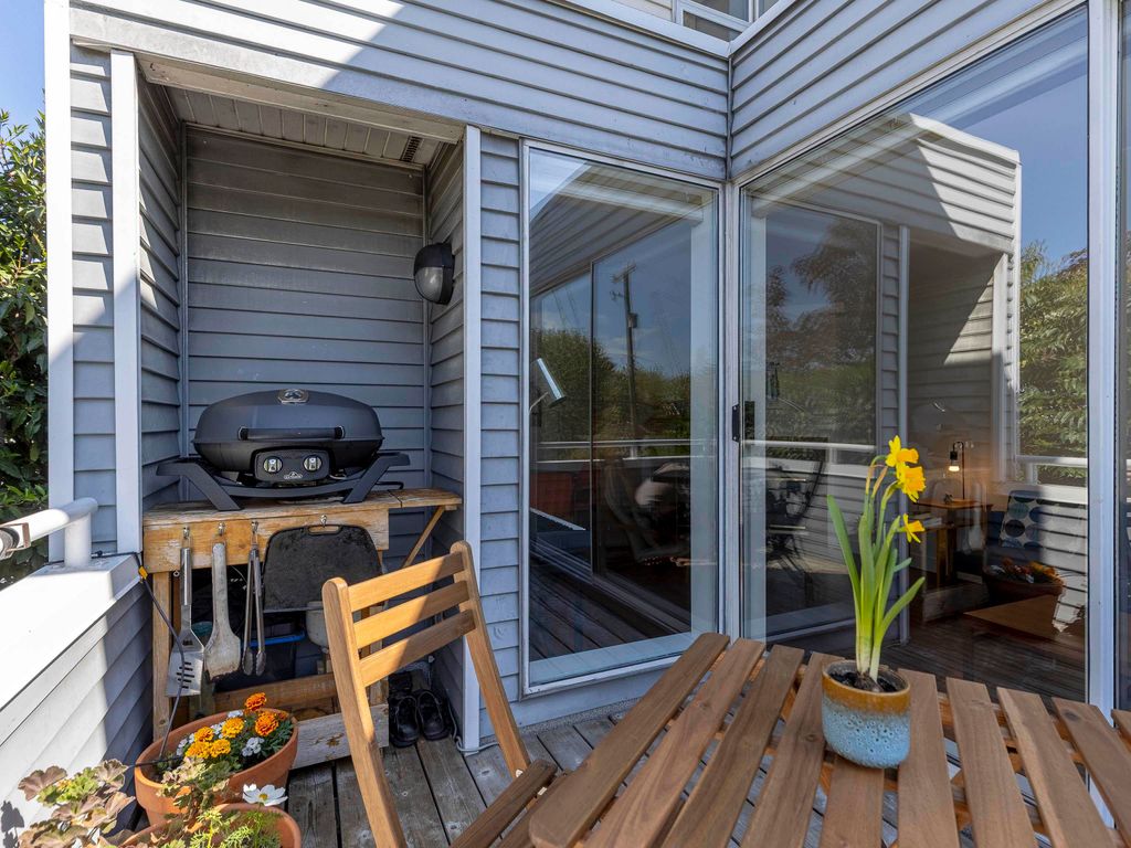 listing image 1105788646231604547